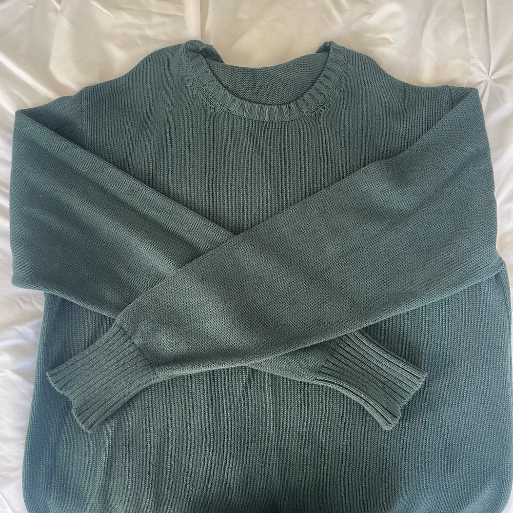 BRANDY MELVILLE OVERSIZED FOREST GREEN SWEATER